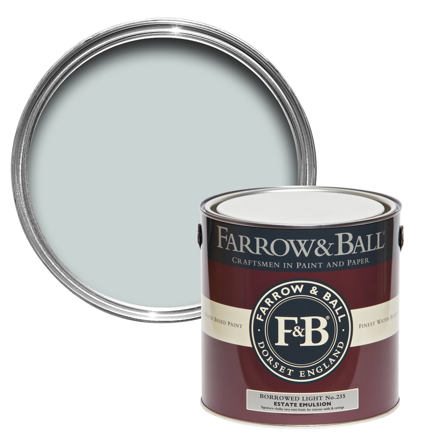 Offene Farbdose von oben von Borrowed Light, einem zarten und leichtem Blau mit einer geschlossenen 2,5l Dose Estate Emulsion davor.
