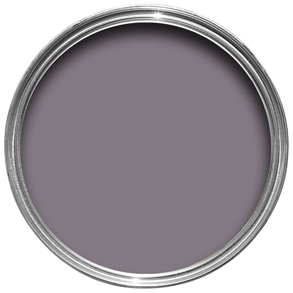 Offene Farbdose von oben von Brassica, einem violett Ton, der an die Blätter des Sprossenbrokkoli angelehnt ist.
