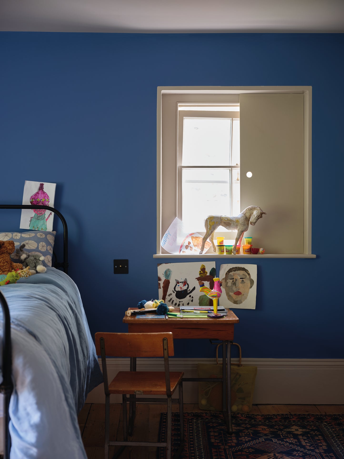 Ultra Marine Blue  W29 - Farrow and Ball - Emulsion - Colour by nature - Archivfarbe Wandfarbe